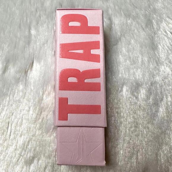 NIB Jeffree Star Red Affair Velvet Trap Lipstick Full Size 4g - Picture 7 of 10